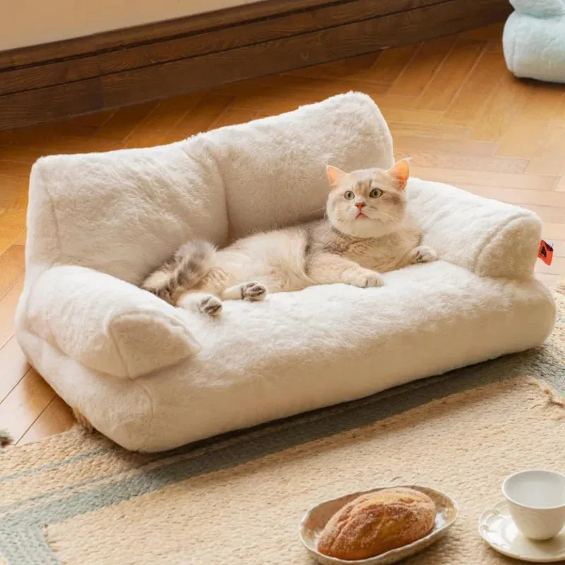 Cat Bed | Fluffy & Soft Cat Sofa | 66x48cm | Cute Cat Bed with Non-Slip Bottom | White | Perfect for Large Cats & Kittens