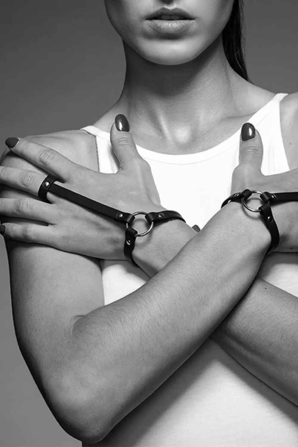 Maze Vegan Leather Hand Bracelet Harnesses Black